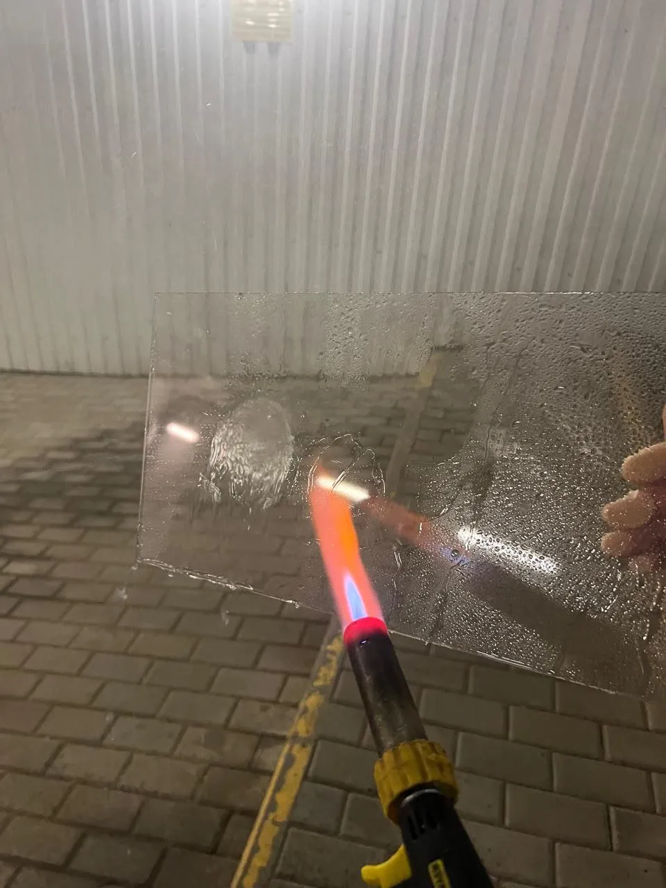 Испытание жаропрочного стекла газовой горелкой